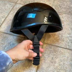 Mens helmet DOT.  Couple scuffs.  Size M (57-58cm)